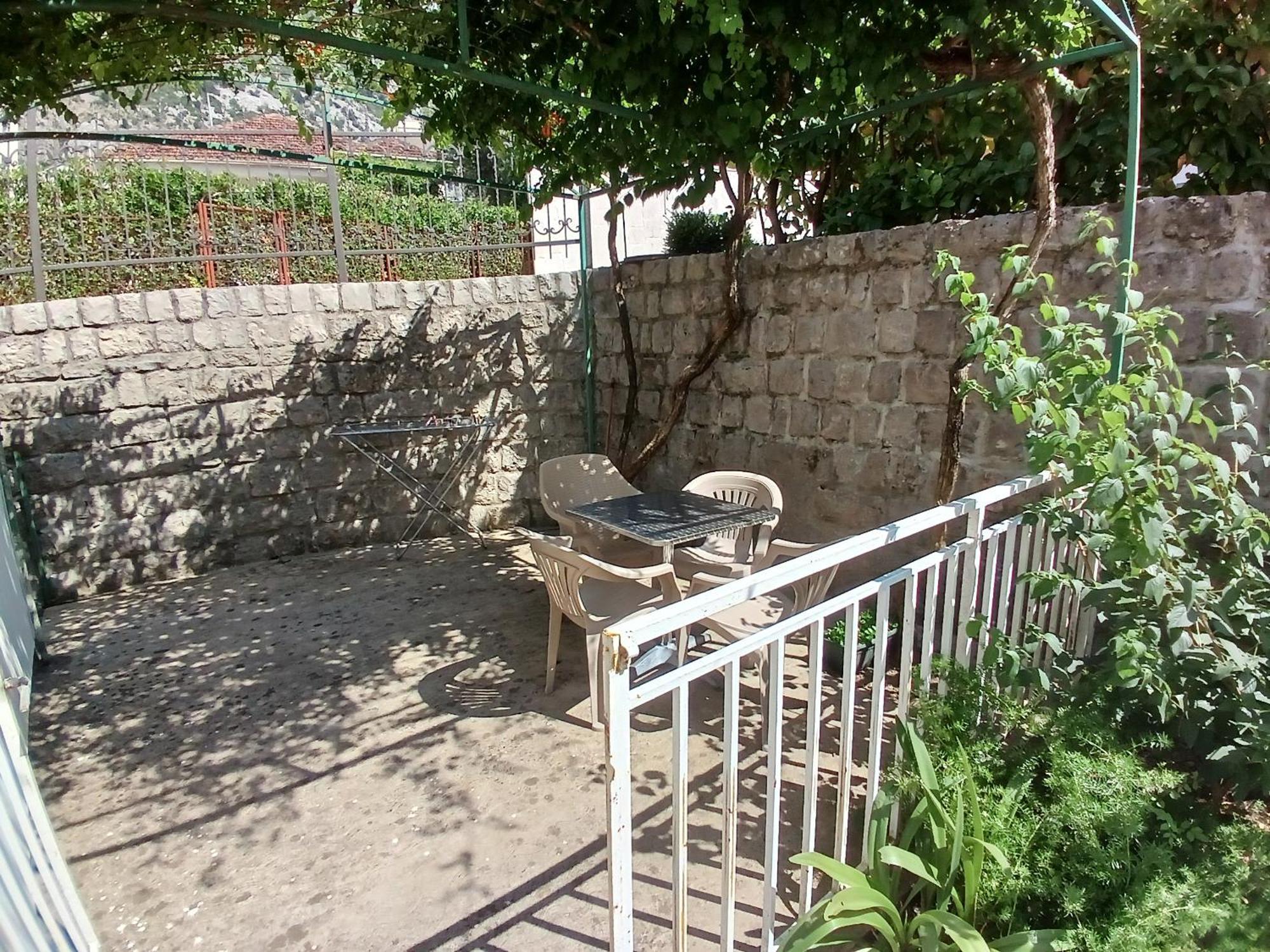 Apartments Tiha Noc كوتور المظهر الخارجي الصورة